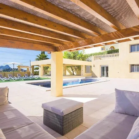 Mercedes - Plusholidays Villa